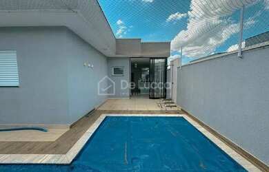 Imagem: Casa térrea à venda no Condomínio, com