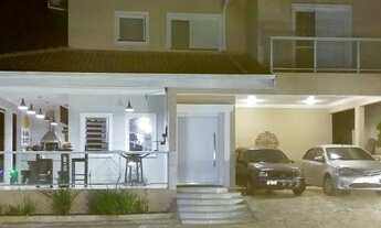 Imagem 5: Sobrado em condomínio fechado, Santana de Parnaíba, 4 dorm., quintal com piscina e 4 vagas