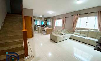 Imagem: Sobrado com piscina, em Bairro de Lourdes