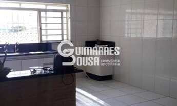 Imagem 3: Casa - Venda - Espaçosa com ótima localização