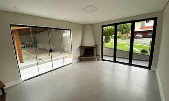 Imagem 2: Casa de condomínio para venda possui 360 metros quadrados com 4 quartos, sendo 4 suítes