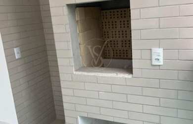 Imagem 6: DE FRENTE AVENIDA NO CORAÇÃO DE MEIA PRAIA