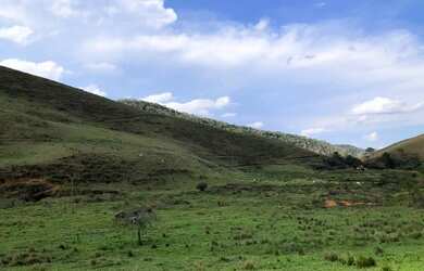 Imagem 7: Propriedade com superfície de 4 alqueires à 13 km do centro de Secretário - RJ