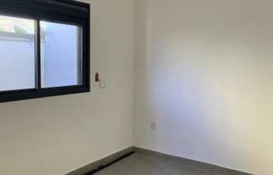 Imagem 7: Casa para venda tem 450 metros quadrados com 3 quartos, sendo 3 suites