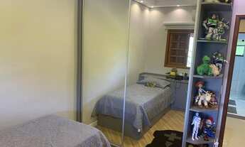 Imagem 2: Casa para venda tem 445 metros quadrados com 3 quartos em Chácara Arantes - Mairiporã - SP