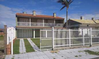 Imagem 3: Praia Rainha do Mar, RS- Sobrado com 2 terrenos, piscina, mobiliado, 5 dormitórios, duas