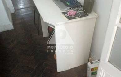 Imagem 4: O apartamento no bairro Botafogo possui 240 metros quadrados com 5 quartos sendo 2 suítes