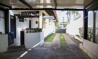 Imagem 6: Casa belíssima com piscina em terreno de 1.500m² em condomínio fechado!