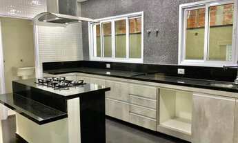 Imagem 3: Casa de 420 metros com 4 Suítes em Condomínio com Lazer Completo