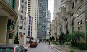 Imagem 2: 3 Suítes 2 Vagas na Quadra do mar!