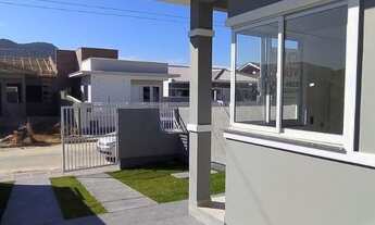 Imagem 2: Casa no vale verde, Palhoça, com alto padrão em acabamento