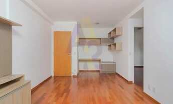 Imagem 3: Apartamento em excelente estado, com 2 dormitórios, sendo 1 suíte e ampla varanda. Próximo