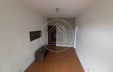 Imagem 5: Varanda com vista livre. 02 quartos + dependência completa