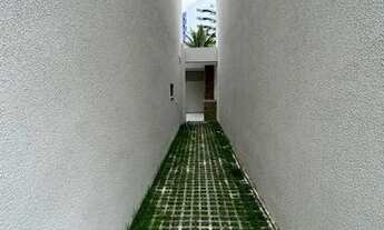 Imagem 2: Casa de condomínio para venda possui 180 metros quadrados com 4 quartos