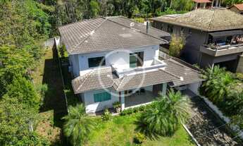 Imagem: Casa de alto padrão com 4 quartos e 464m²