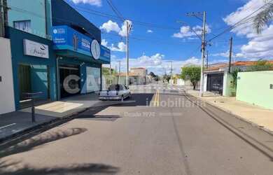 Imagem 2: Edícula com garagem coberta