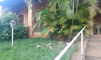 Imagem 2: Casa padrão para alugar no Centro de Araraquara - 03 quartos, suíte e garagem. Ótimo imóve