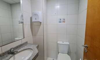 Imagem 3: Sala comercial, com 240m2, 7 salas, 6 vagas de garagem, 4 sanitários, Cozinha, recepção