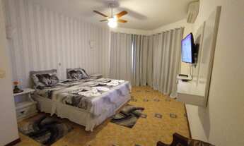 Imagem 4: Casa de condomínio para aluguel e venda possui 390 metros quadrados com 4 quartos