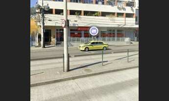 Imagem 2: Salas comerciais no prédio do Santander