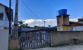 Imagem: Casa madeira no Rio do Meio