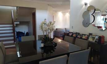 Imagem 4: Lindo sobrado em rua com guarita