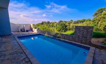 Imagem 2: Casa de condomínio para venda tem 220 metros quadrados com 4 quartos