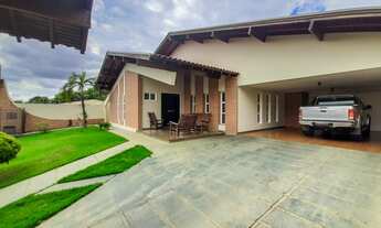 Imagem 3: Casa espaçosa para venda localizada no centro de Votuporanga