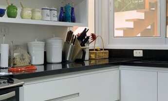 Imagem 3: Lindo Sobrado em meio à Natureza e a Praia