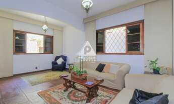 Imagem 5: Casa Triplex em Vila Restrita e Tranquila