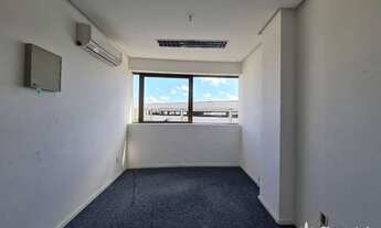 Imagem 6: Sala comercial, com 240m2, 7 salas, 6 vagas de garagem, 4 sanitários, Cozinha, recepção