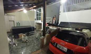 Imagem 4: Casa para venda possui 249 metros quadrados com 5 quartos em -