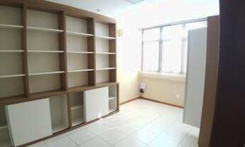 Imagem 3: Linda Sala 46 m, na Magalhães Neto, mobiliada, ar condicionado , finamente decorada