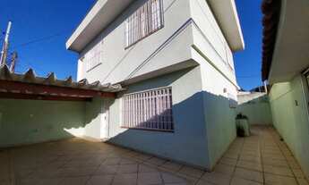 Imagem 2: Sobrado para venda possui 3 Quartos 161 m² com 2 vagas grandes em Vila Floresta - Santo An