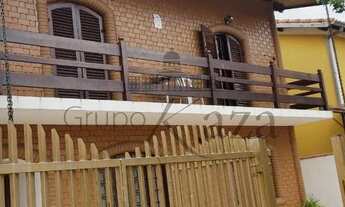 Imagem 3: Sobrado para venda com 412 metros quadrados com 7 quartos