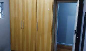 Imagem: Quarto grande com banheiro para estudantes