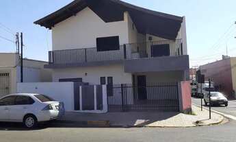 Imagem: Casa Sobrado, no Centro de Votuporanga