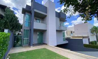 Imagem 4: Casa de condomínio sobrado para aluguel possui 390 metros quadrados com 4 quartos