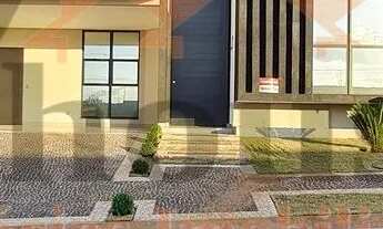 Imagem 4: Linda casa com fachada imponente no condomínio Royal Garden em Paulínia