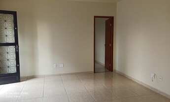 Imagem 2: Casa em ótimas condições, sem cobrança de condomínio e com armários embutidos na cozinha e