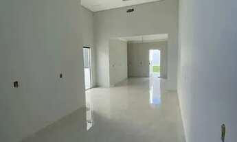 Imagem 3: Casa com ampla sobra de terreno na frente e fundos