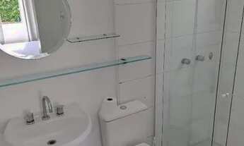 Imagem 3: Suite completa em casa compartilhada de alto padrão