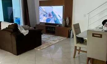 Imagem: Casa Dúplex em Condomínio fechado. Estrada