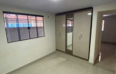 Imagem 4: Casa 2 Quartos na frente e 1 nos fundos - Porcelanato - Escritório