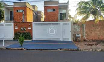 Imagem: SOBRADO COM 3 DORMITÓRIOS E SACADA