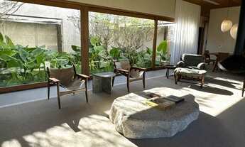 Imagem 7: Casa de condomínio para aluguel e venda possui 800 metros quadrados com 5 quartos