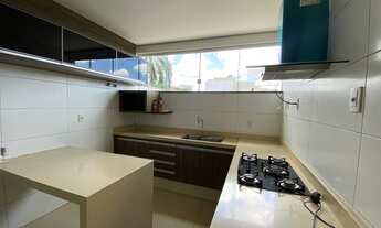 Imagem 2: Casa de condomínio sobrado para aluguel possui 390 metros quadrados com 4 quartos