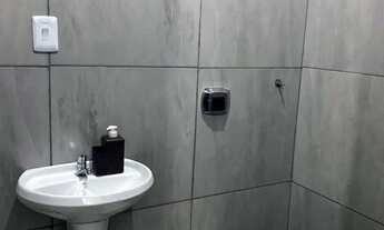 Imagem 5: Quarto mobiliado direito com o proprietário