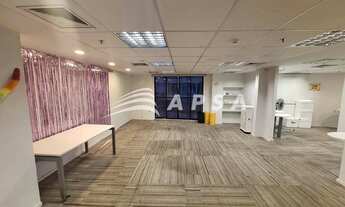 Imagem 3: NO CORAÇÃO PULSANTE DO CENTRO DO RIO DE JANEIRO, NA TRADICIONAL RUA DA ASSEMBLEIA, ENCONTR