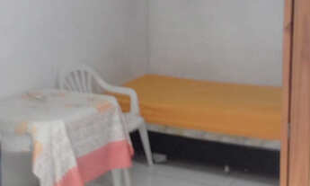 Imagem 4: Quarto mobiliado para moças ao lado do terminal capao da imbuia